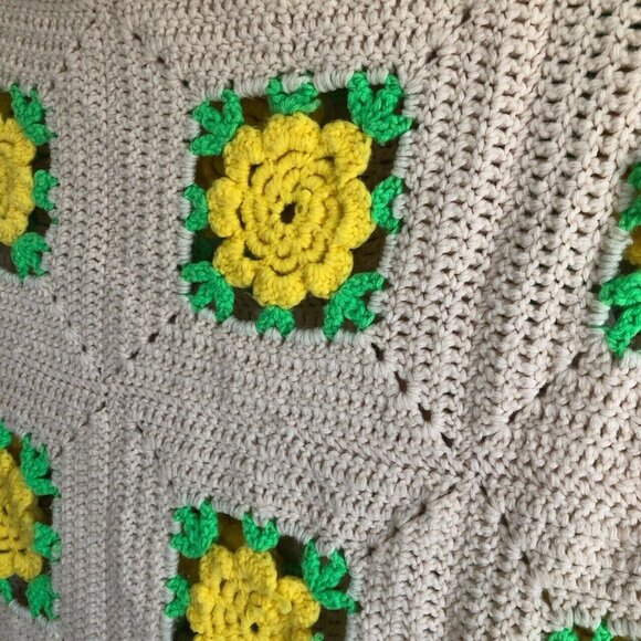 Vintage Large Yellow Flower 3D Raised Hand Knitted Crochet Afghan Blanket - Picture 2 of 3
